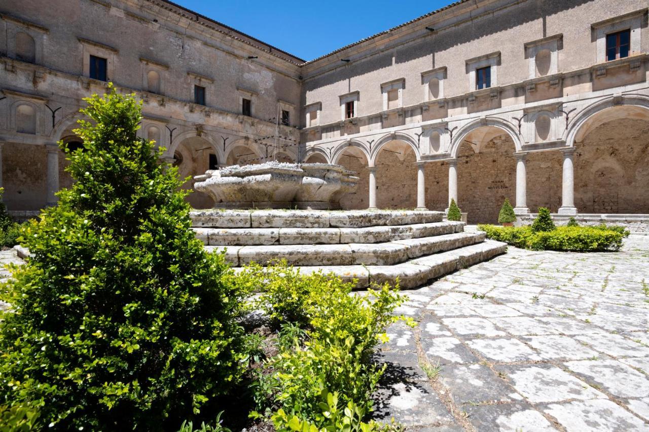 Abbazia Santa Maria Del Bosco Pension Contessa Entellina Buitenkant foto