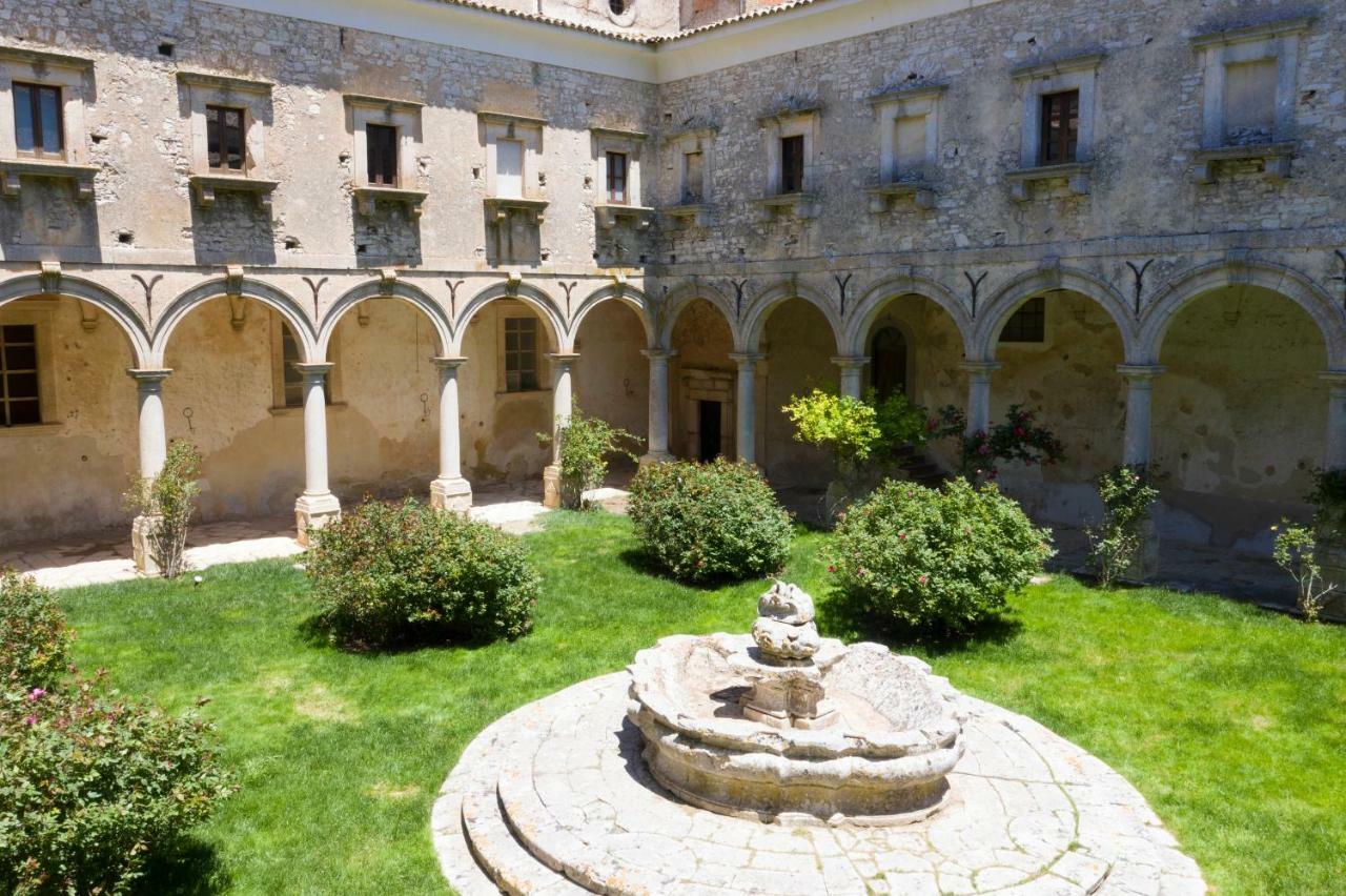 Abbazia Santa Maria Del Bosco Pension Contessa Entellina Buitenkant foto